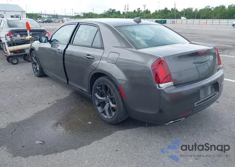 2023 Chrysler 300 Touring z USA, uszkodzony, nr VIN 2C3CCAAG5PH548947